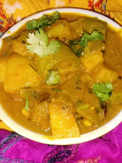 आलू परवल की सब्जी (aloo parwal ki sabzi recipe in Hindi) रेसिपी मुख्य फोटो