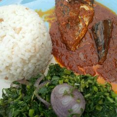 A picture of Rice, fish stew and veggie.