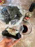 Onigiri cu umplutura de ton