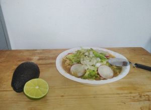 Una foto de Pozole rojo de cerdo