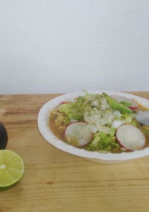 Una foto de Pozole rojo de cerdo