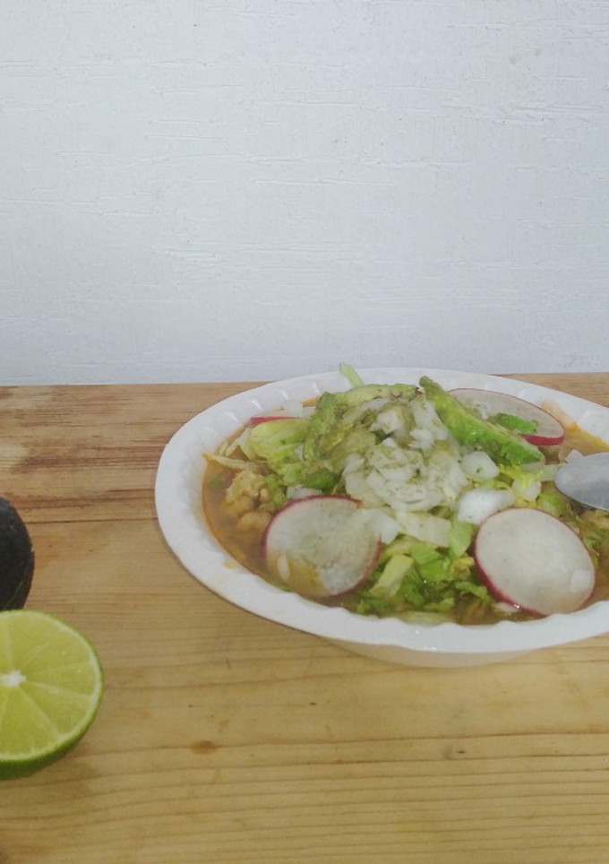Una foto de Pozole rojo de cerdo