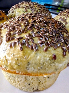 Una foto de MUFFINS De Espinaca Rellenos de Queso Mozzarella...!💓💗💕💟