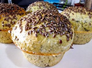 Una foto de MUFFINS De Espinaca Rellenos de Queso Mozzarella...!💓💗💕💟