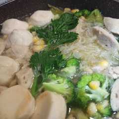 Sup brokoli jagung bakso ++ রেসিপির প্রধান ছবি