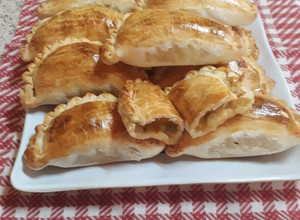 Una foto de Empanadas de choclo cremoso "humita"😋