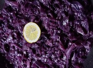 Mézes - balzsamecettel párolt lilakáposzta 🍯🥂🥂 recept fotója