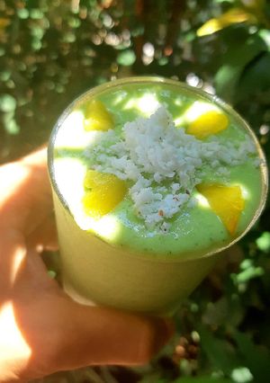 รูปของ Green PIÑA COLADA SMOOTHIE💚🥤 สมูทตี้ผักเป็ดพีนาโคลาด้า🍍🥥