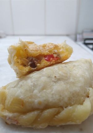Una foto de Empanadas de carne a cuchillo con queso. simples