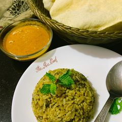 A picture of Spinach mint pulao.