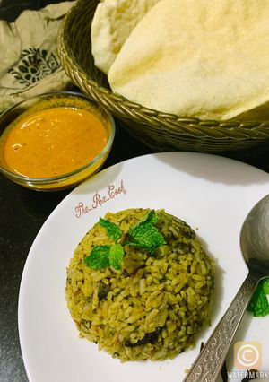 A picture of Spinach mint pulao.
