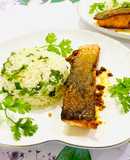 Cơm ngò rí nước cốt dừa & Cá hồi áp chảo da giòn