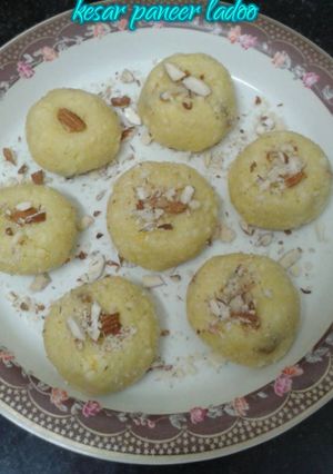 केसर पनीर लड्डू (Kesar Paneer Laddu recipe in hindi) रेसिपी मुख्य फोटो