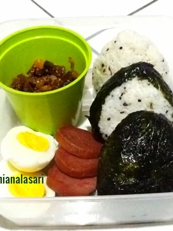 Langkah Mudah untuk Membikin Resep  Onigiri (nasi kepal) isi daging, bekal simple yang Enak, Lezat Sekali