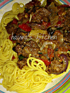 A picture of Curried spaghetti with meat sauce.