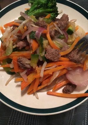 Una foto de Chop suey verduras y carne