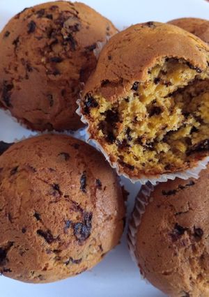 A picture of Chocolate chip cupcakes with Passion flavor #cupcakecontest.