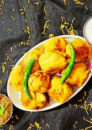 बटाटा बड़ा (Batata bada recipe in hindi) रेसिपी मुख्य फोटो
