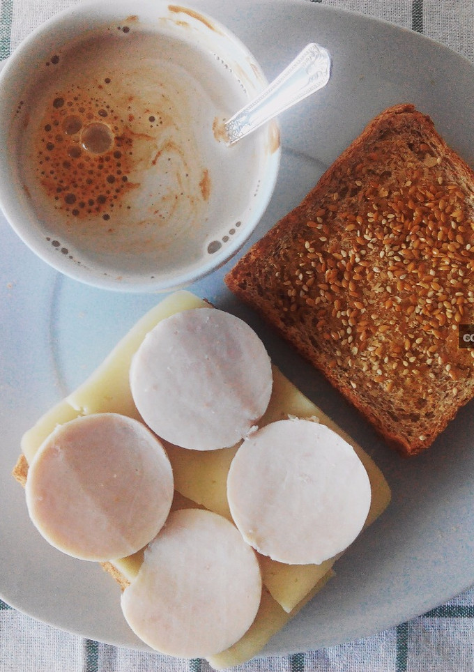 Una foto de Tostadas con café