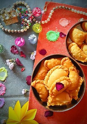 A picture of Gujiya.