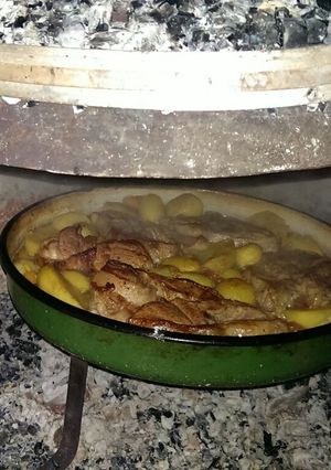 صورة لوصفة لحم مع بطاطس على صاج