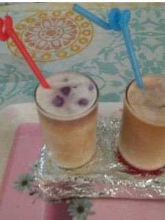 A picture of Coloured ice tea lassi.