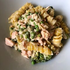 A picture of Healthy 15 minute Salmon pasta.