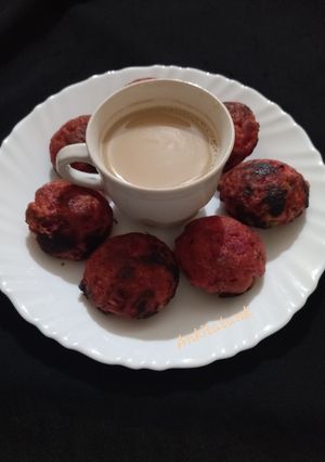 A picture of Beetroot appam.
