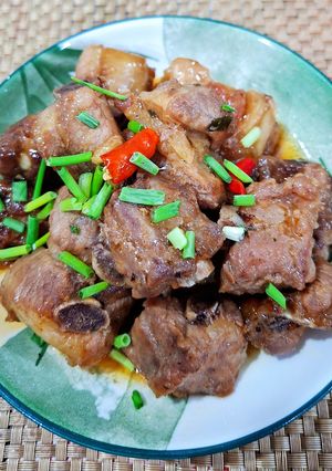 Hình của món Sườn Non Rim Mặn Ngọt.