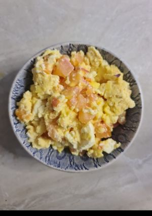 A picture of Scrambled eggs with tomato.