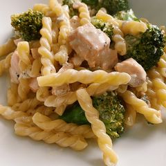 A picture of Creamy salmon pasta with Broccoli 🥦.