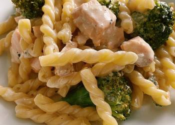 Popular Cuisine Creamy salmon pasta with Broccoli  Delicious