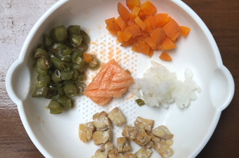 Resep MPASI 9 Bulan Kukusan [Nasi, Ikan Salmon, Tempe, Buncis &amp; Wortel] Kekinian
