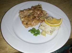 Una foto de Gratén de papas y pescado con adobo thai