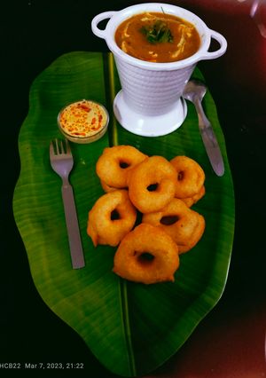 મેંદુ વડા રેસીપી મુખ્ય ફોટો