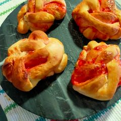 A picture of Braided Jam Bun.