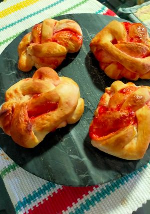 A picture of Braided Jam Bun.