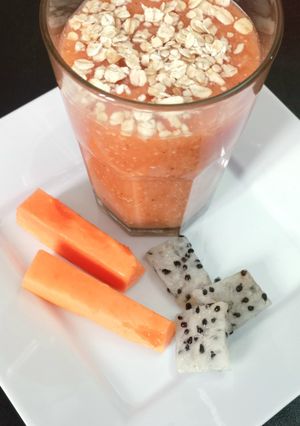 Una foto de Licuado de Papaya y Pitahaya con Avena