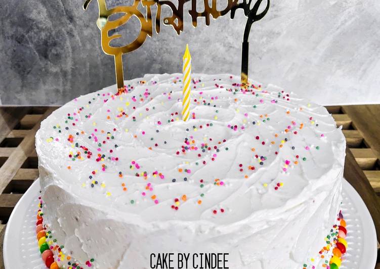 Langkah Mudah untuk Menyiapkan Birthday Cake, Enak Banget