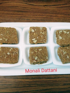 કાટલું પાક (Katlu Paak Recipe In Gujarati) રેસીપી મુખ્ય ફોટો