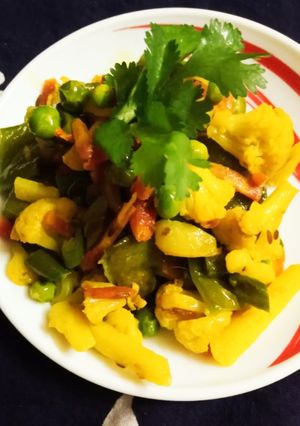 মিক্স ভেজিটেবিল(Mix vagtable recipe in bengali) রেসিপির প্রধান ছবি