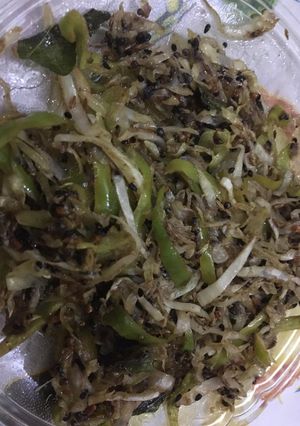 A picture of Cabbage & green chilli pickle.