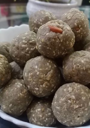 बाजरे के लड्डू (Bajre ke Laddu Recipe in Hindi) रेसिपी मुख्य फोटो