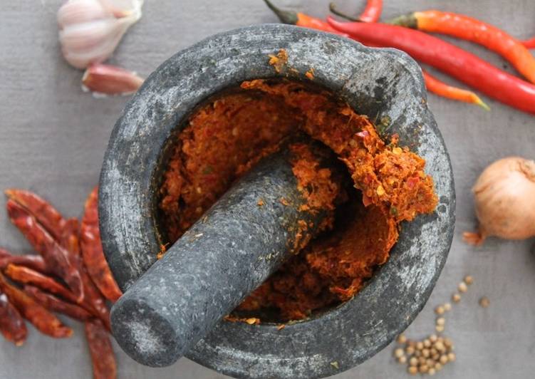 Healthy Recipe of Homemade Thai red panang curry paste