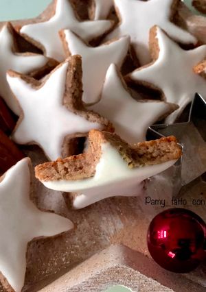 Foto di ZIMTSTERNE - Biscotti stelline di frutta secca, cannella e ghiaccia reale