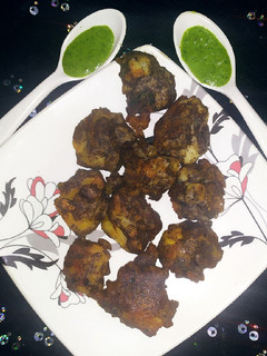 कुट्टू के आटे की पकौड़ी(kuttu k aate ki pakodi) रेसिपी मुख्य फोटो