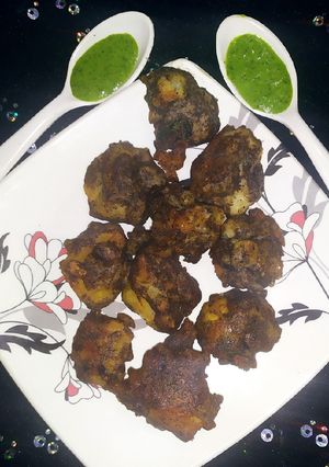 कुट्टू के आटे की पकौड़ी(kuttu k aate ki pakodi) रेसिपी मुख्य फोटो