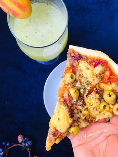 صورة لوصفة بيتزا خطيرة 🍕 وعصير منعش 🍹