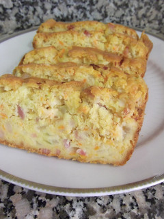 Una foto de Cake salado de bacon y cerveza