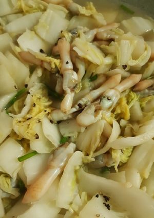 Hình của món Ốc móng tay xào cải thảo.